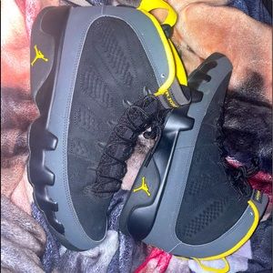 Air Jordan 9 Retro GS 'Dark Charcoal University Gold SIZE MENS 11